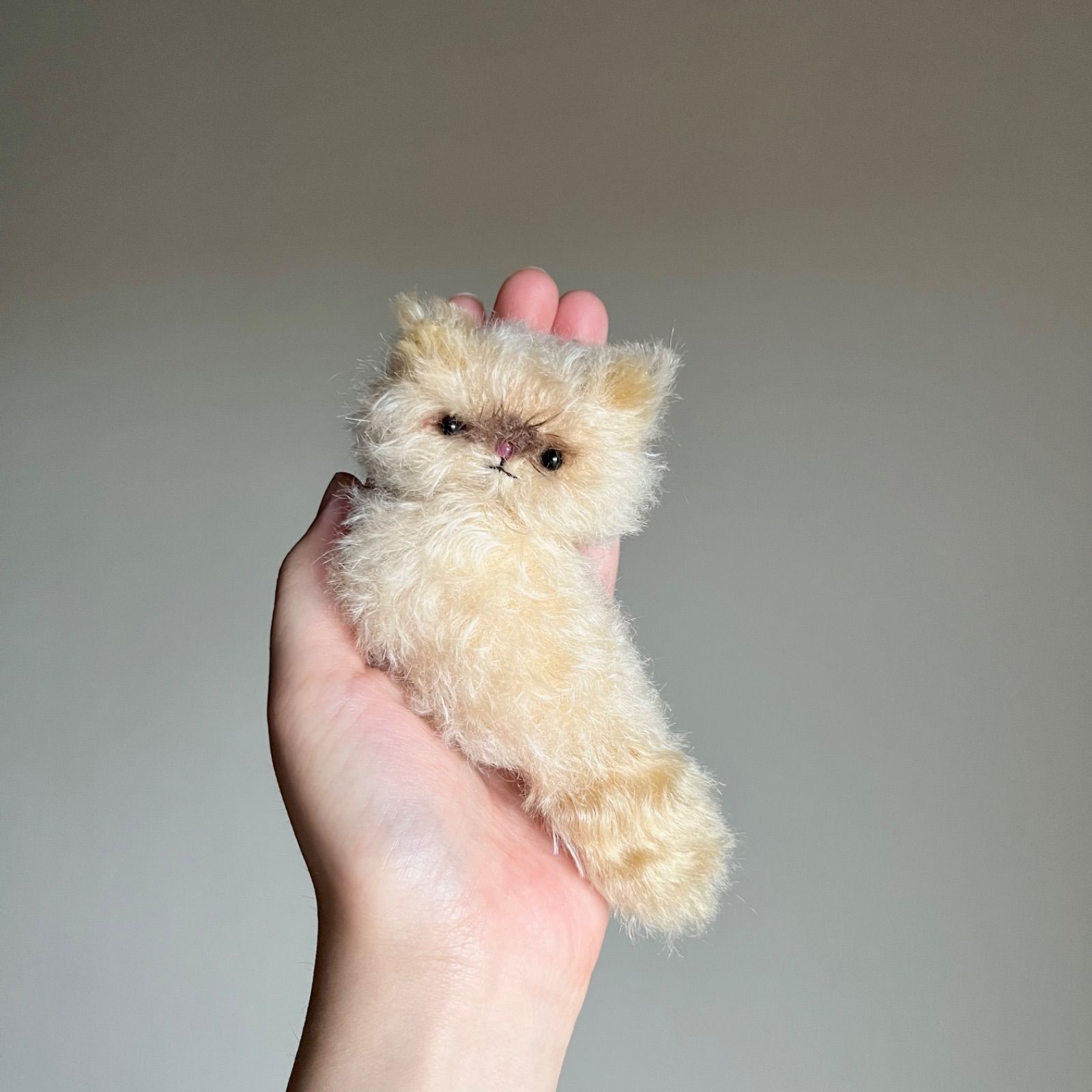 オレンジソーダ仔猫 ぬいぐるみ 海外作家様 ハンドメイド ねこ アーティストベア とけそうな、ねこ ( きゃらめるプリン色の子 ) Cora 猫 ぬいぐるみ