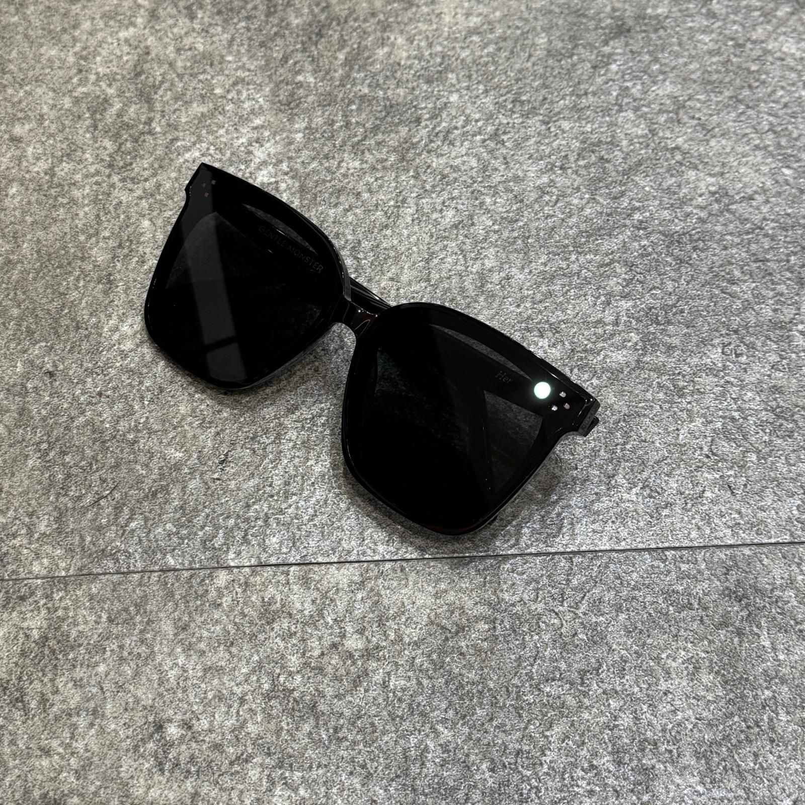 【美品】ジェントルモンスター FLATBA her サングラス　ブラック GENTLE MONSTER FLATBA Her サングラス ジェントルモンスター ブラック