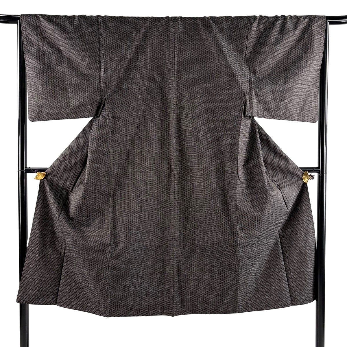 男着物 身丈137cm 裄丈66.5cm S 袷 アンサンブル 紬 幾何学 焦茶色 正絹 名品 【中古】