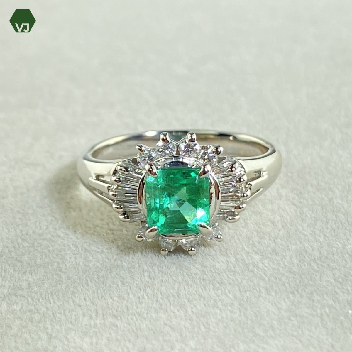 エメラルドダイヤリング 34-26】エメラルド ダイヤモンド リング 0.68ct D0.32ct【中古