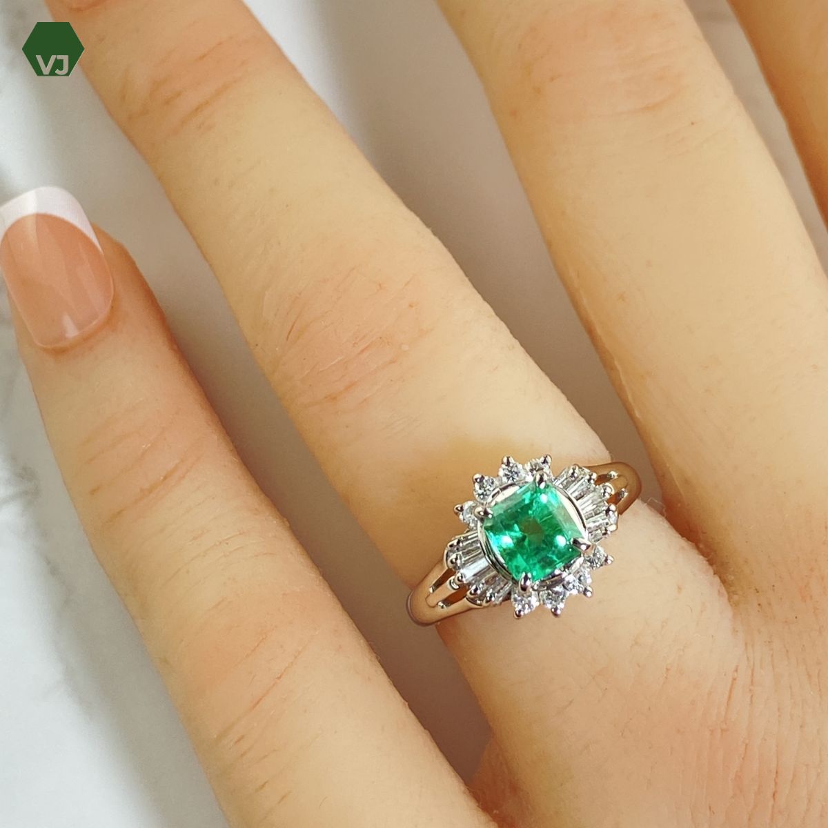 34-26】エメラルド ダイヤモンド リング 0.68ct D0.32ct【中古