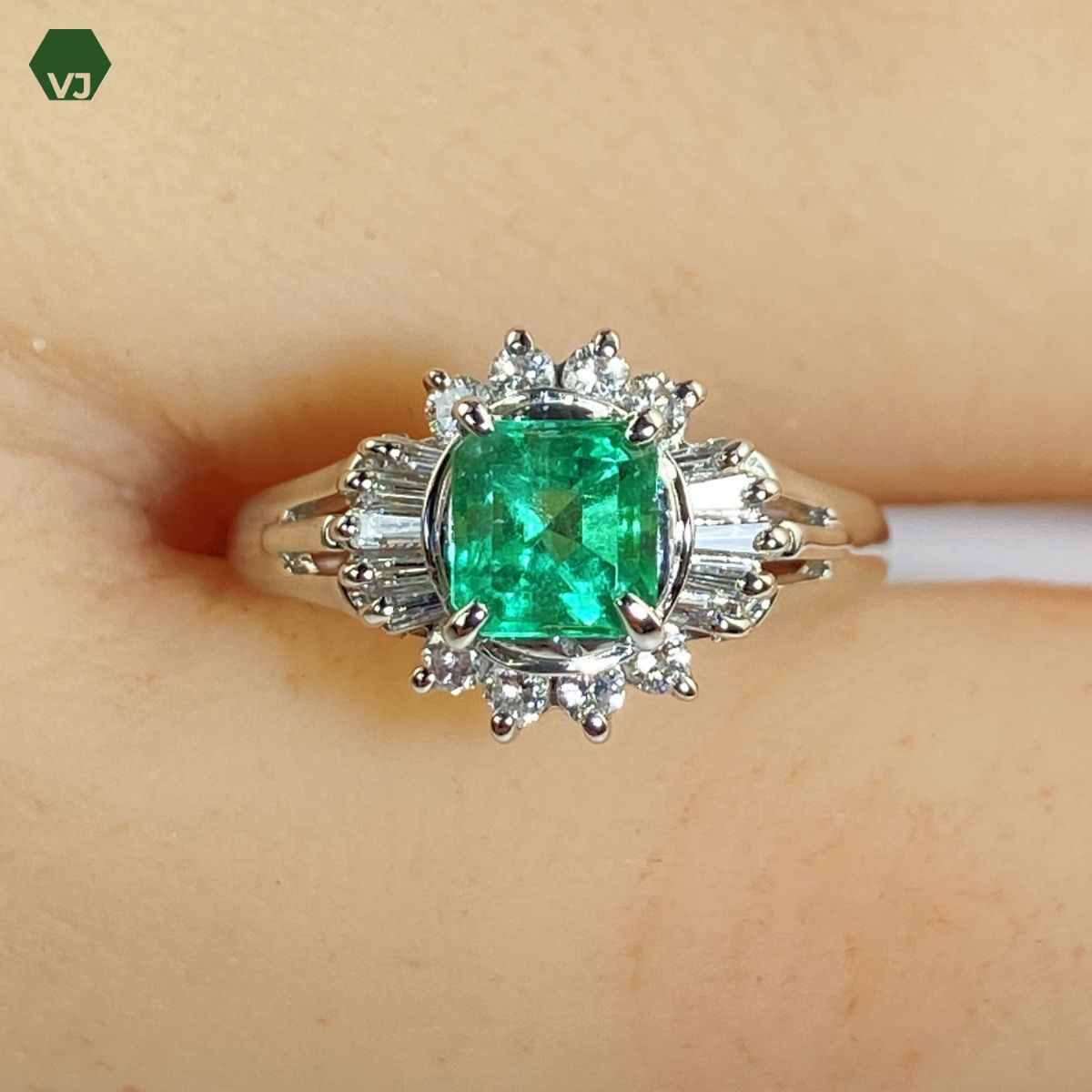 34-26】エメラルド ダイヤモンド リング 0.68ct D0.32ct【中古