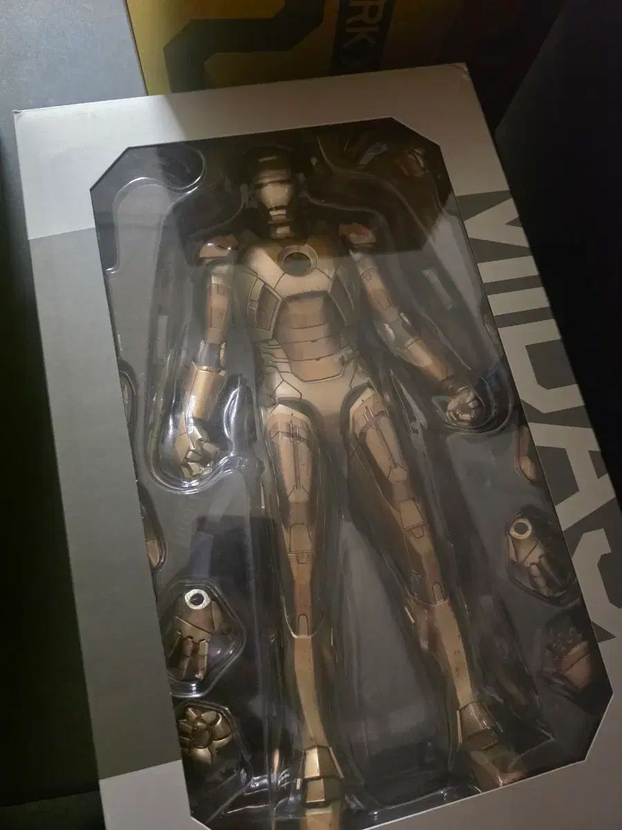 新品未開封 ホットトイズ IRONMAN Mk21 MIDAS MM208 DLX Iron Man Mark