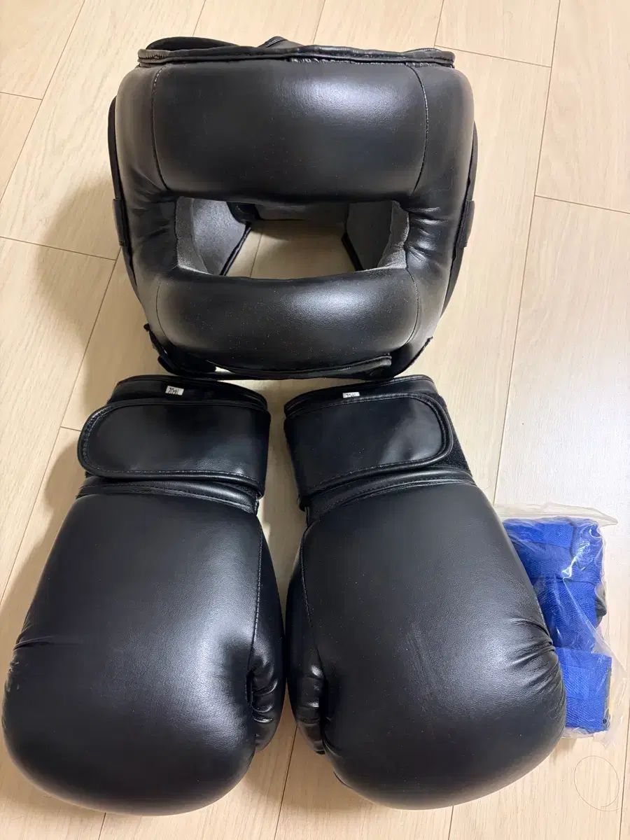 ミスターパーカー スパーリングセット（ヘッドギア新品グローブほぼ新品）