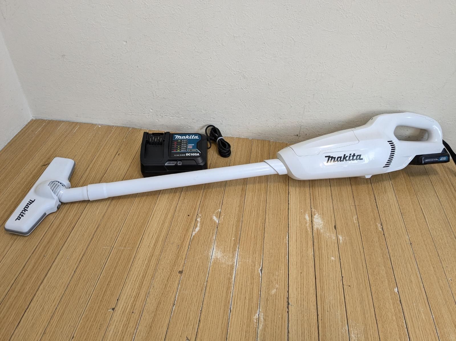 MAKITA マキタ コードレスクリーナー CL107FD バッテリー充電器付