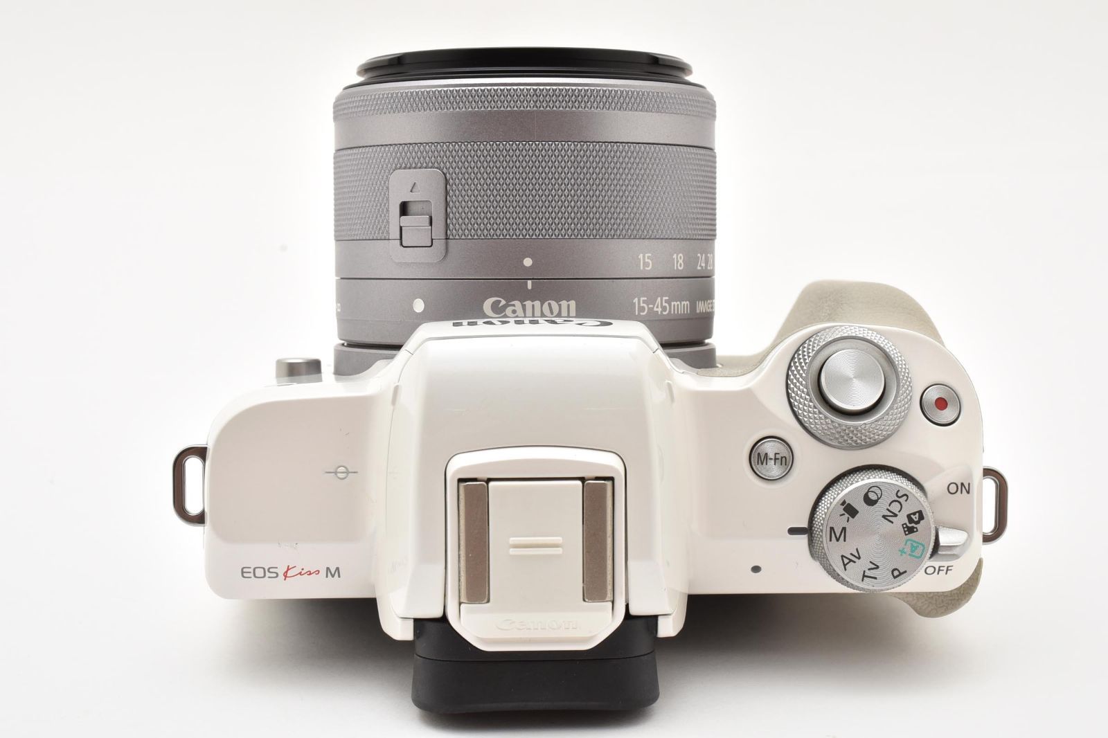 【匿名配送】Canon EOS Kiss M ホワイト 15-45mmレンズ 返品保証】☆美品☆キヤノン Canon EOS Kiss M レンズキット 15-45mm