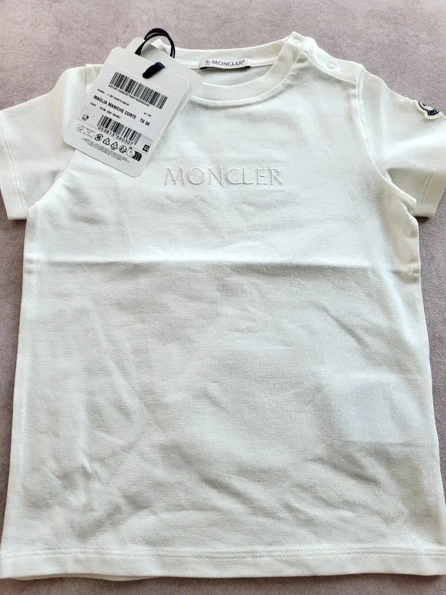 (新品) MONCLER(モンクレール) ユア(YOOA) 半袖Tシャツ 白 22,649円