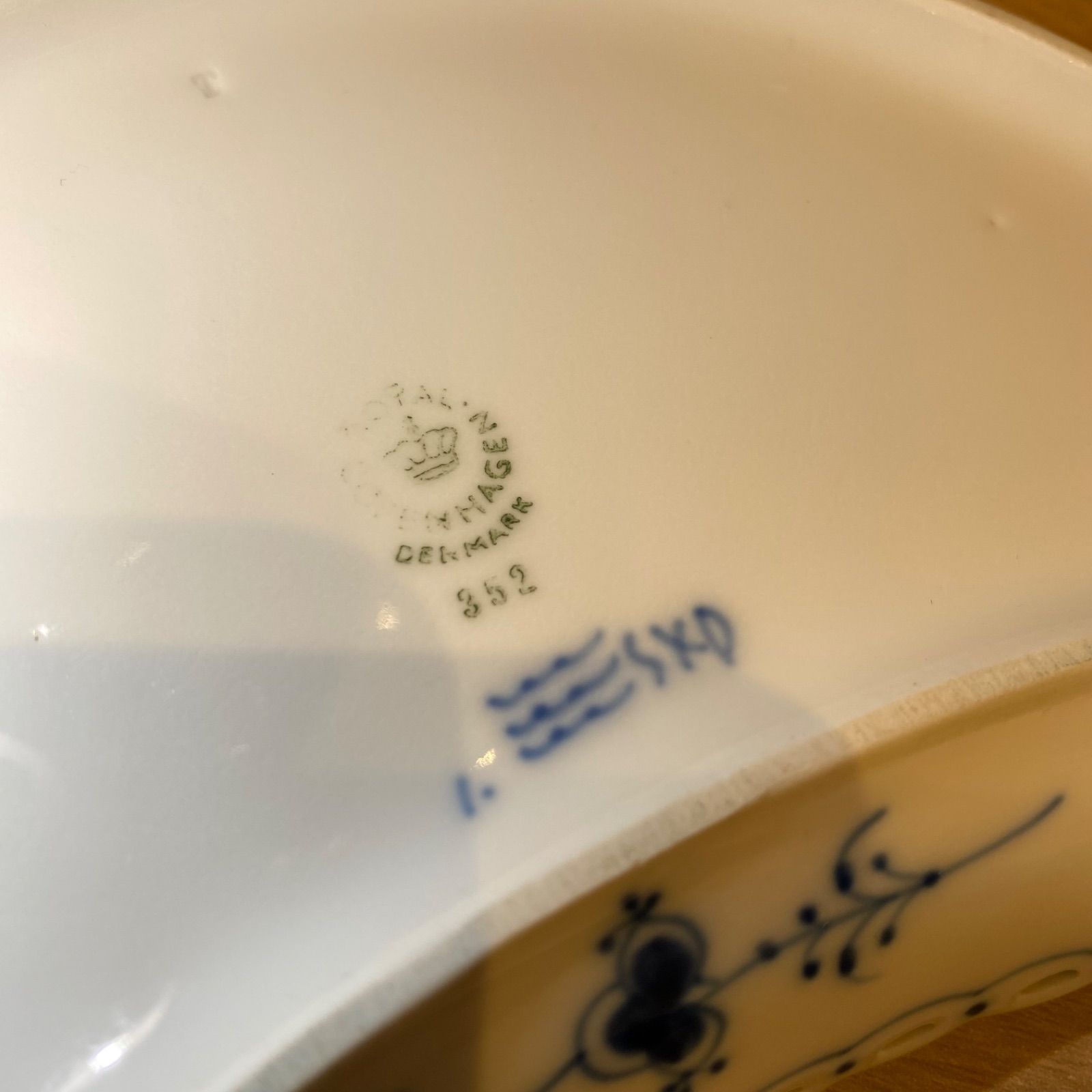 ロイヤルコペンハーゲン ブルーフルーテッド フルレース クレセント