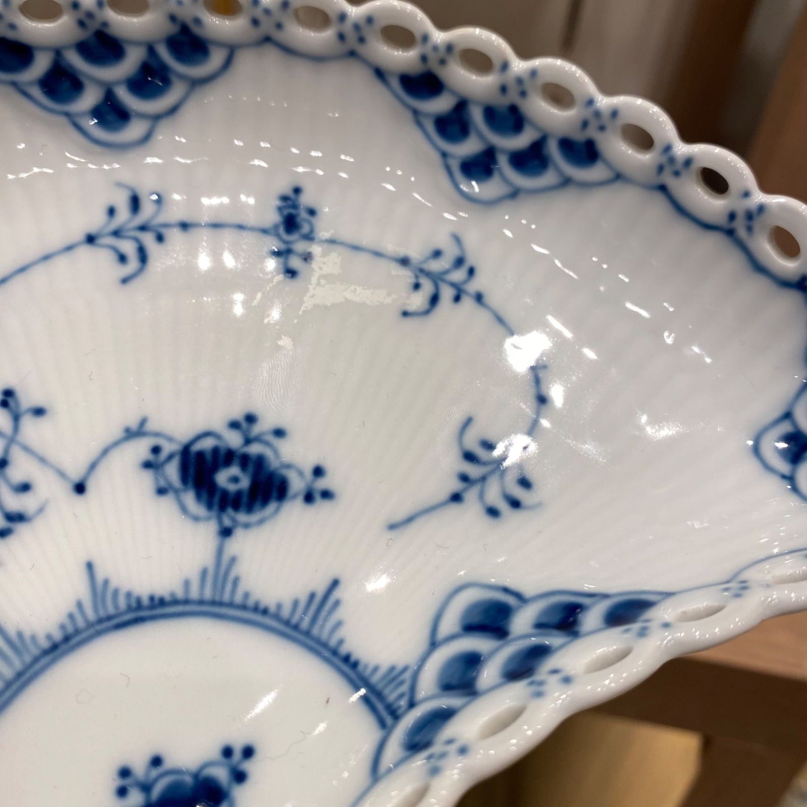 ロイヤルコペンハーゲン ブルーフルーテッド フルレース クレセント