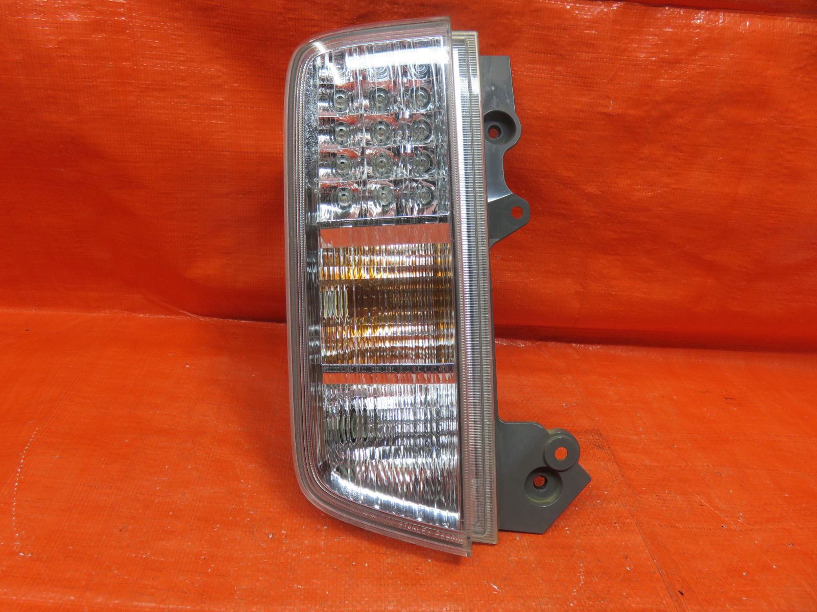 LF861* 点灯OK エルグランド E52/前期 (左) ロア テールライト LED