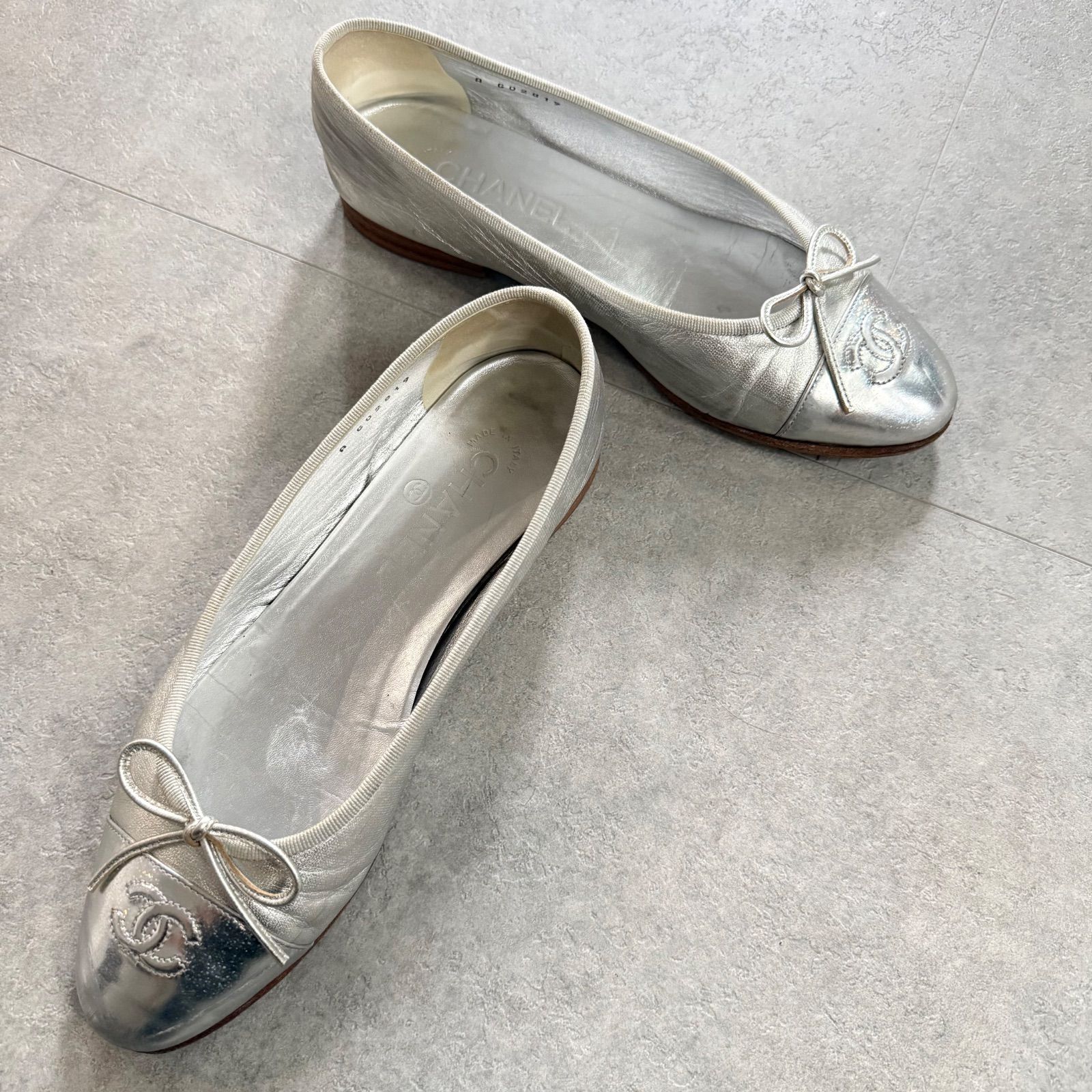 CHANEL シャネルフラットシューズピンク×シルバー ココマーク リボン38C CHANEL シャネル リボンバレエシューズ フラットシューズパンプス ココ