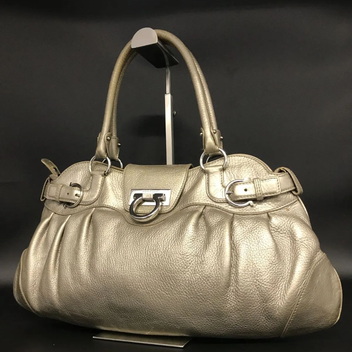 Salvatore Ferragamo フェラガモ ショルダーバッグ ガンチーニ レザー