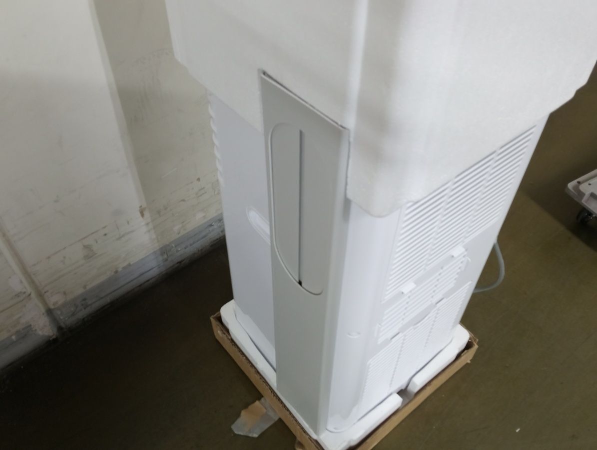 中古・美品・2024年製】COWSAR 除湿対応スポットクーラー 工事不要