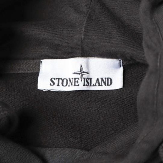 STONE  ストーンアイランド 24AW Compass Patch Hoodie コンパスパッチ 裏起毛 スウェットプルオーバーパーカー 811560820 S V0062 LEAD GREY トップス【中古】【STONE 】 STONE ISLAND ストーンアイランド 24AW Compass Patch Hoodie コンパス