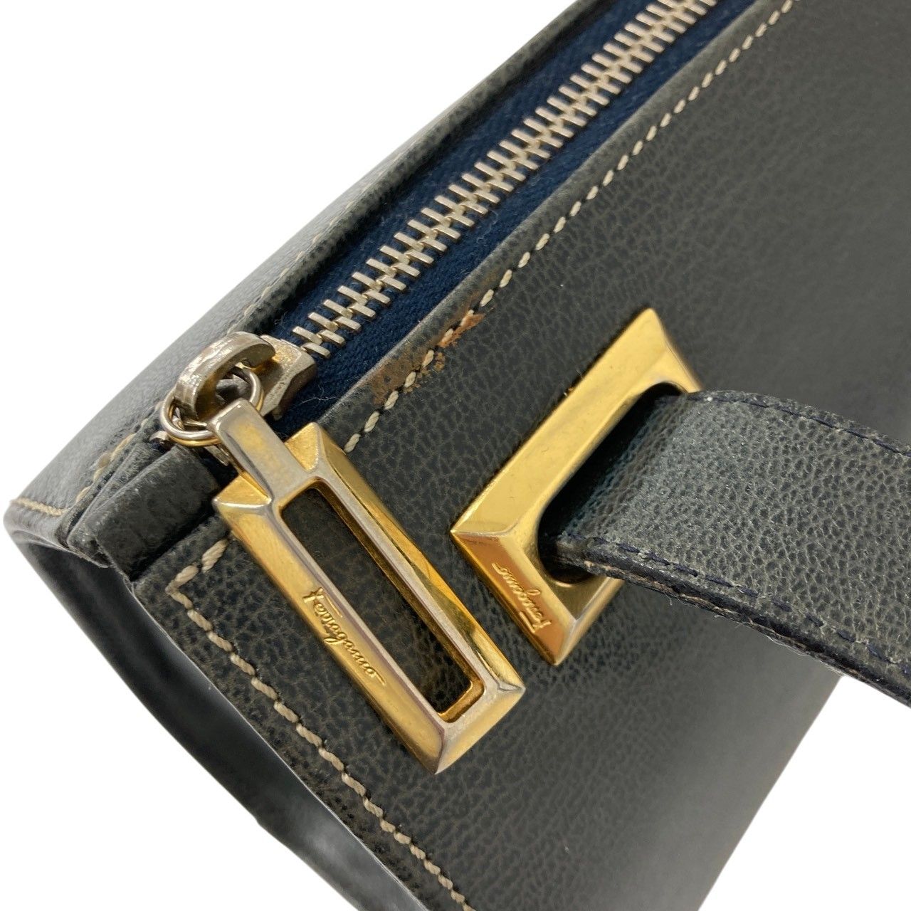 Ferragamo/フェラガモ/レザー/ワンショルダーバッグ/筒形/ゴールド金具