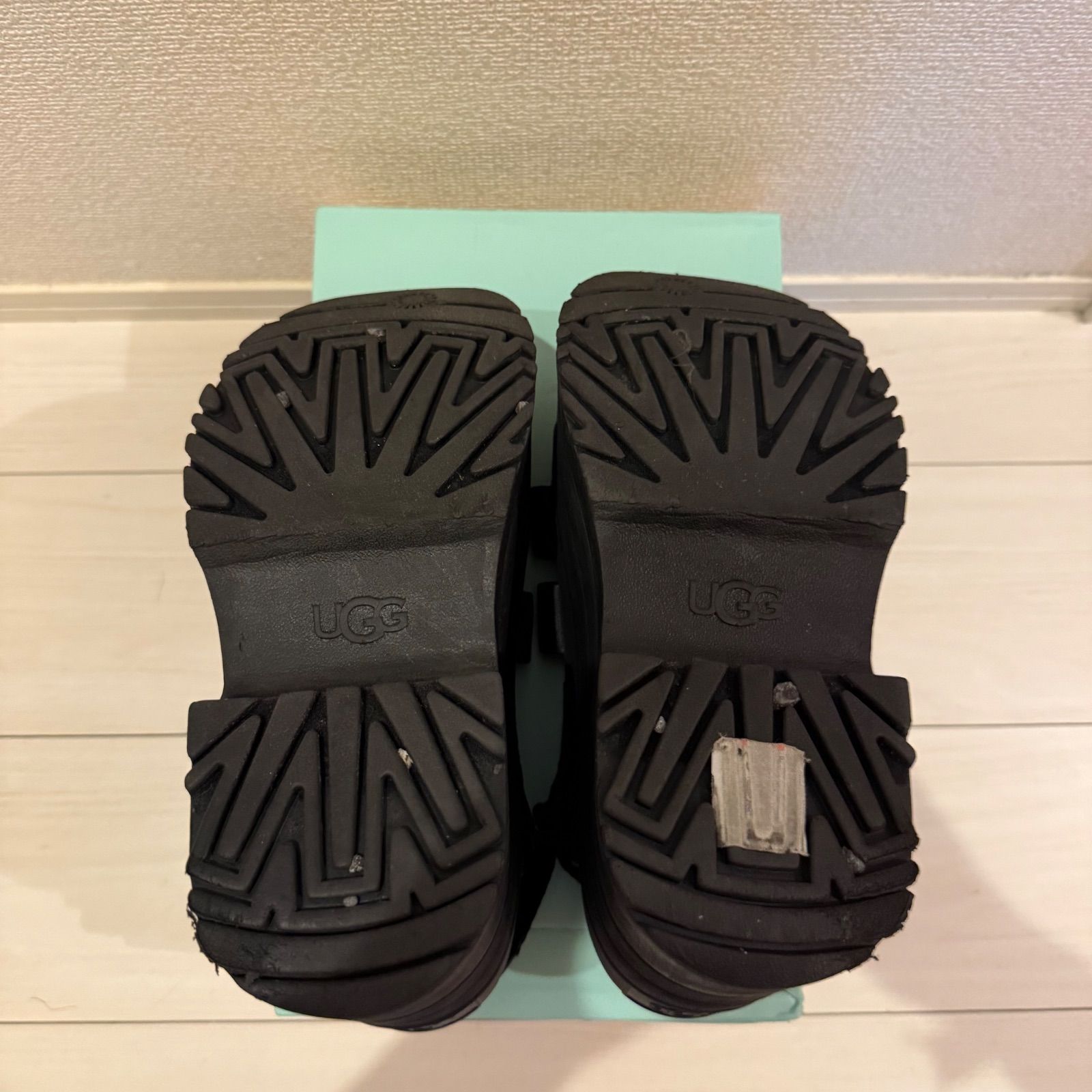 値下げ可能】UGG GOLDENRISE アグ ゴールデンライズ サンダル 厚底
