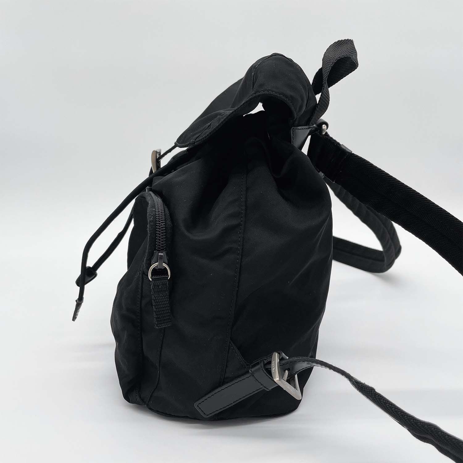 PRADA プラダ トライアングル ロゴ 三角プレート リュック・デイパック