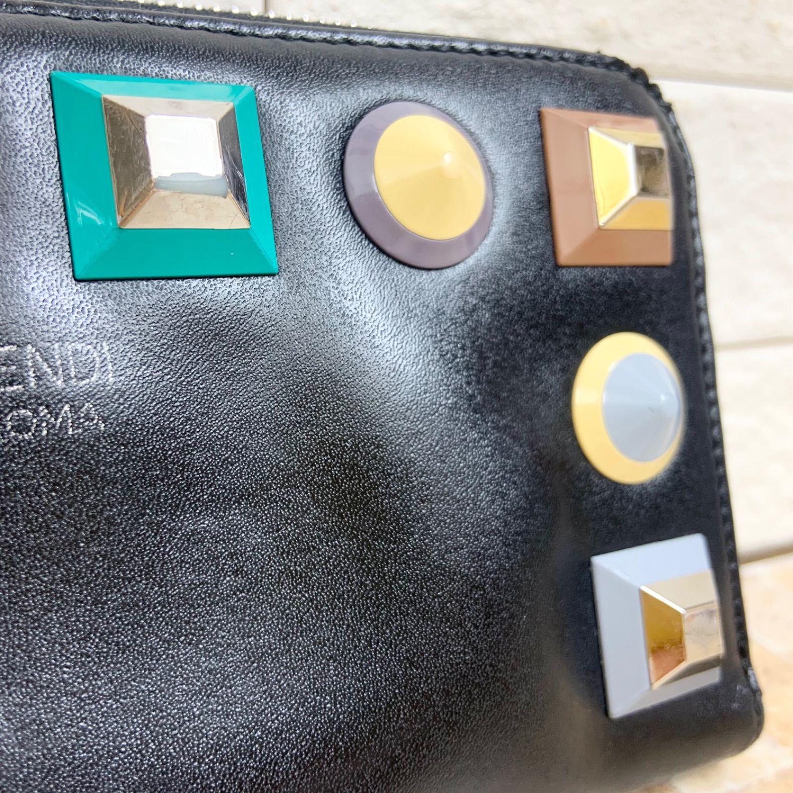 FENDI フェンディ レインボー マルチ スタッズ RAINBOW STUDS レザー