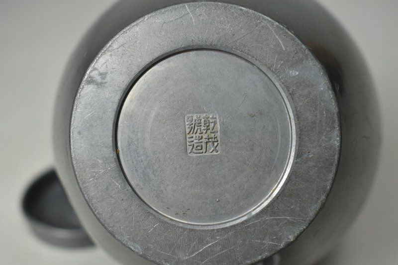 蔵A6421a】煎茶道具 古錫 茶壷 乾茂號造 唐物 高14㎝×幅11㎝ 754g 箱付