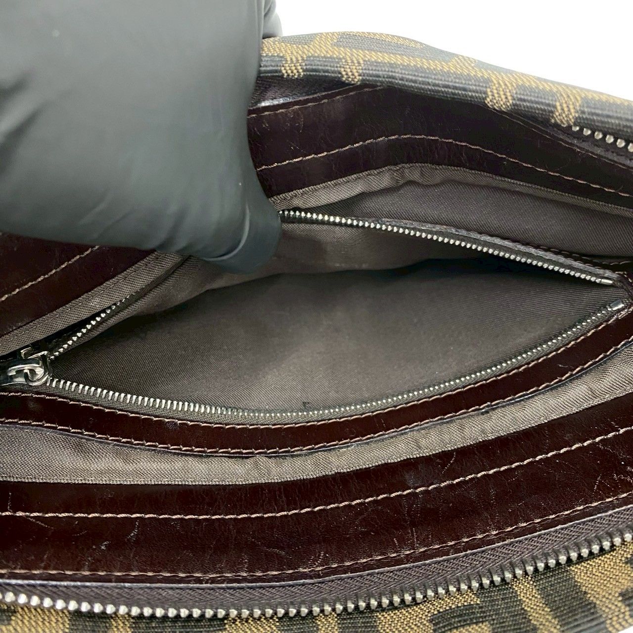 極 美品 FENDI フェンディ FF ロゴ 金具 ズッカ キャンバス レザー 本