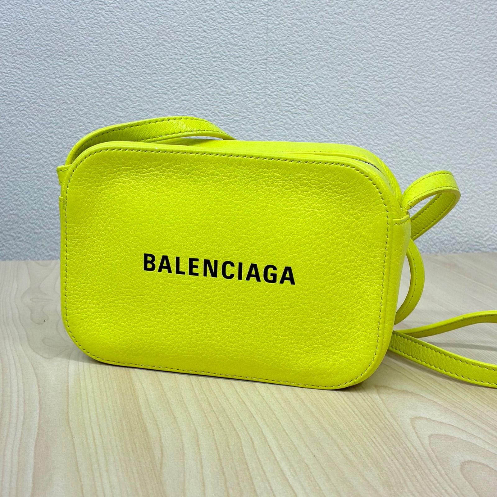 バレンシアガ　ショルダーバッグ イエロー バレンシアガ BALENCIAGA】ロゴレザーショルダーバッグ ポシェット
