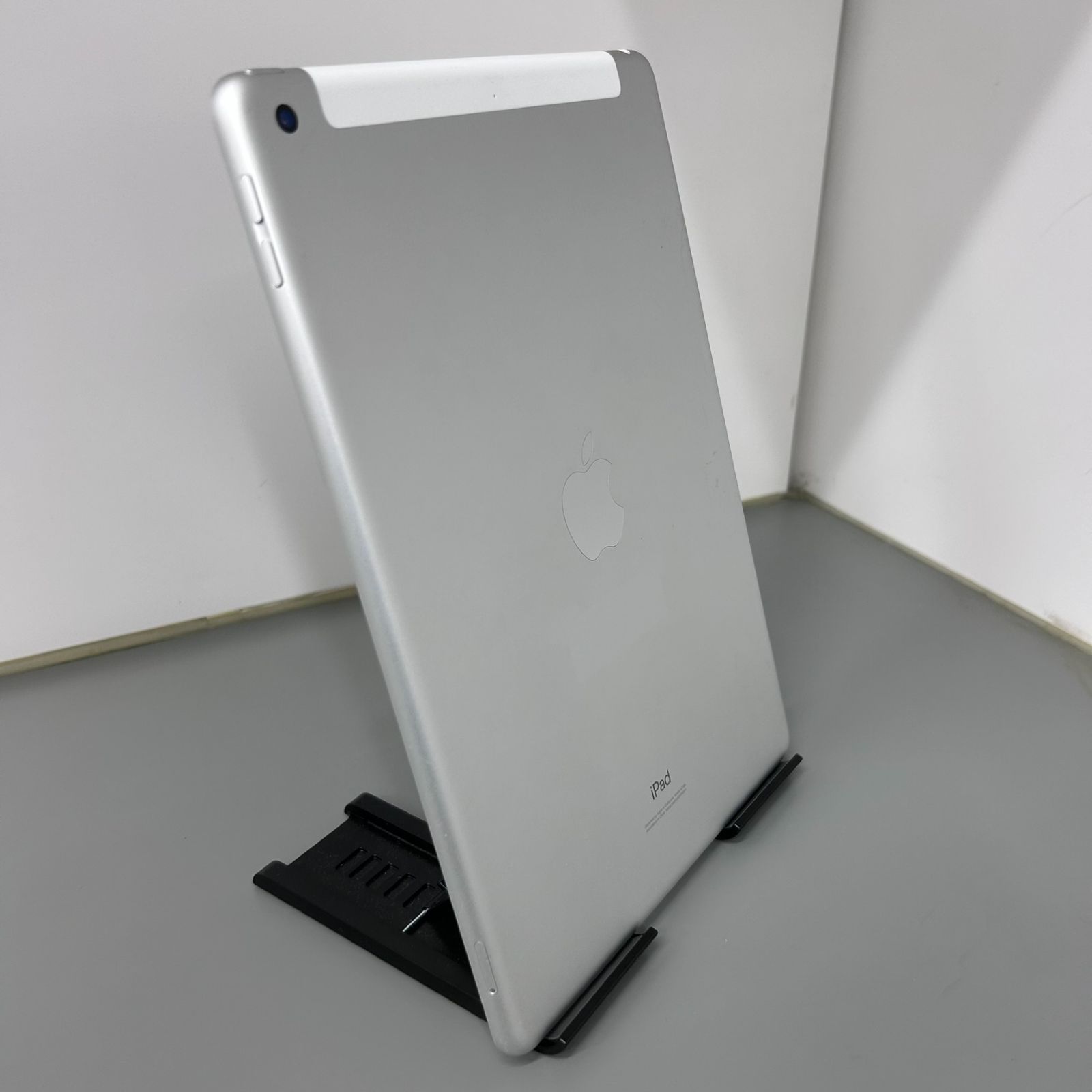 Apple iPad 本体 シルバー ひび割れあり　第7世代　128GB iPad 第7世代 128GB セルラー シルバー(画面割れ) - メルカリ
