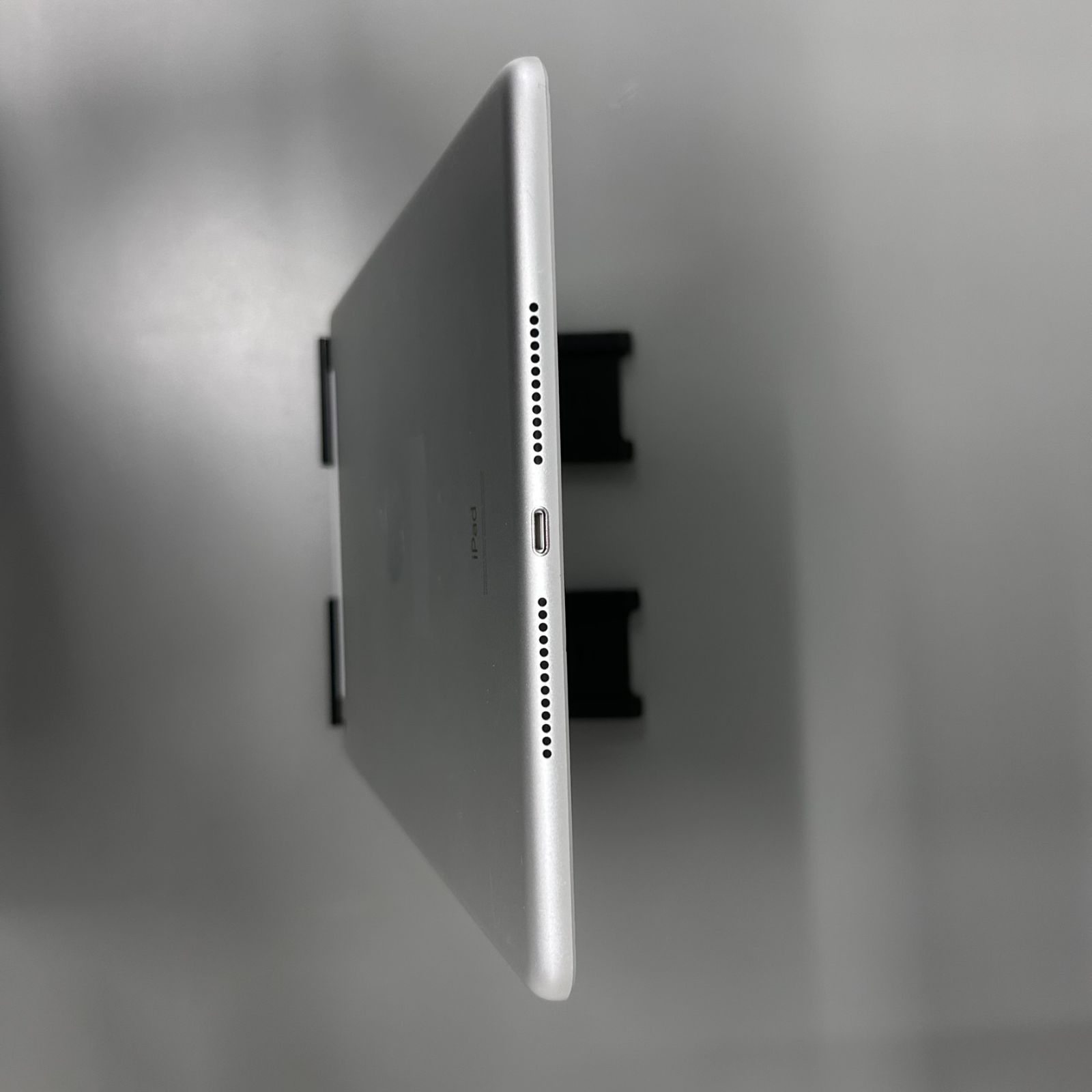 iPad 第7世代 128GB セルラー シルバー(画面割れ) - メルカリ