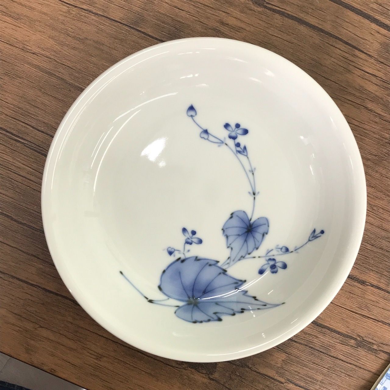 香蘭社 染付三花 パスタ皿 有田焼 プレート 皿 未使用品 送料無料