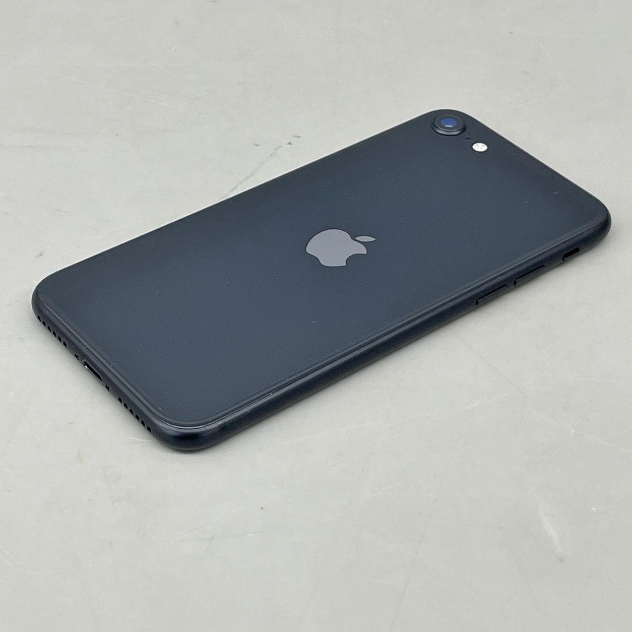 中古美品// iPhone SE 2世代 64GB ブラック iPhone SE 第2世代 64GB ブラック 中古- メルカリ