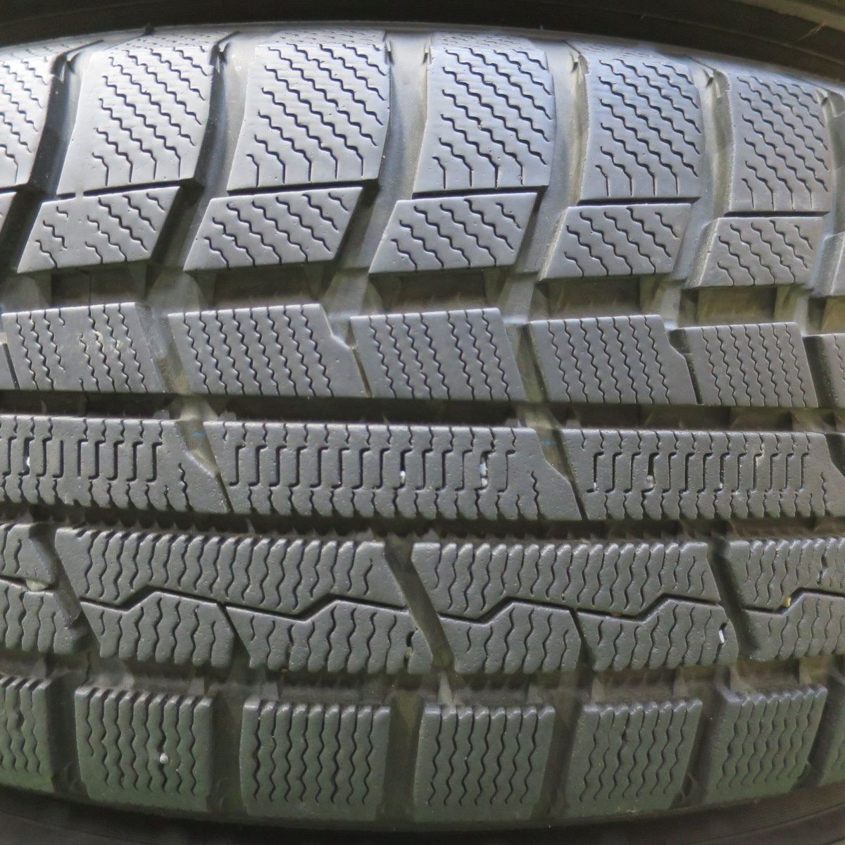 バリ溝！9.5分◎スタッドレス 225/65R17 トーヨー ウインター