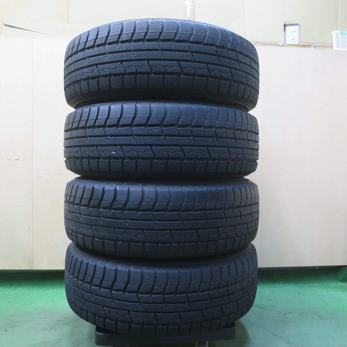 バリ溝！9.5分◎スタッドレス 225/65R17 トーヨー ウインター