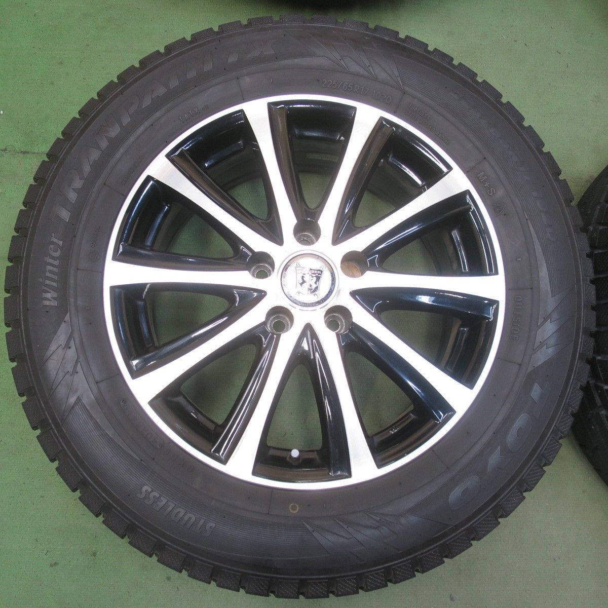 バリ溝！9.5分◎スタッドレス 225/65R17 トーヨー ウインター 