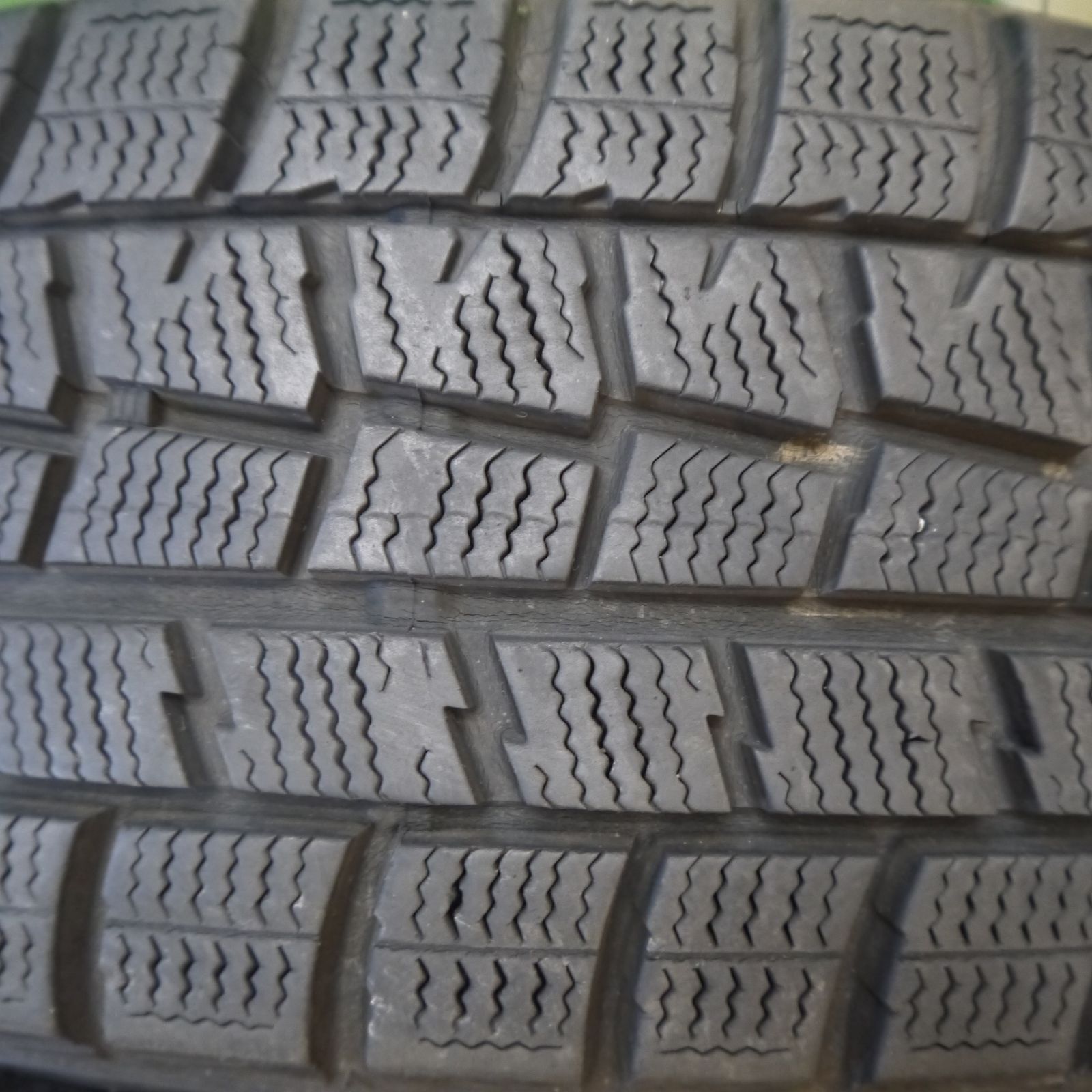 バリ溝！8.5分◎ラクティス 等 175/60R16 スタッドレス ダンロップ 