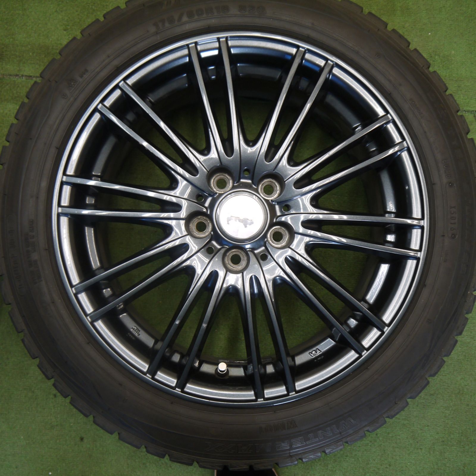 バリ溝！8.5分◎ラクティス 等 175/60R16 スタッドレス ダンロップ 