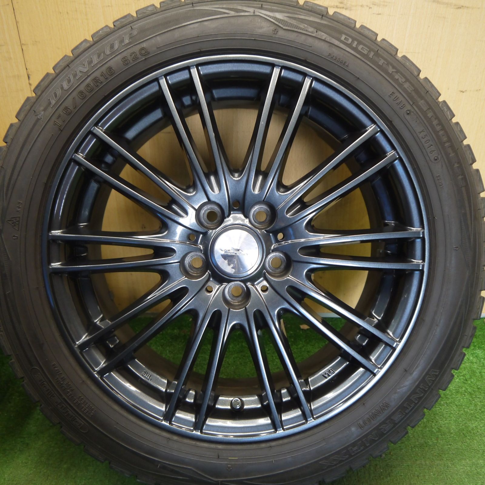 Atsu1 ラクティス等バリ溝ダンロップ175/60R16スタッドレス2本 バリ溝！8.5分◎ラクティス 等 175/60R16 スタッドレス ダンロップ