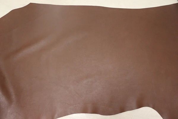 アンバーブラウン 160ds ヌメ革 牛革 イタリア レザー セミアニリン はぎれ 一枚革 レザークラフト 革 皮 本革 diy 生地 材料