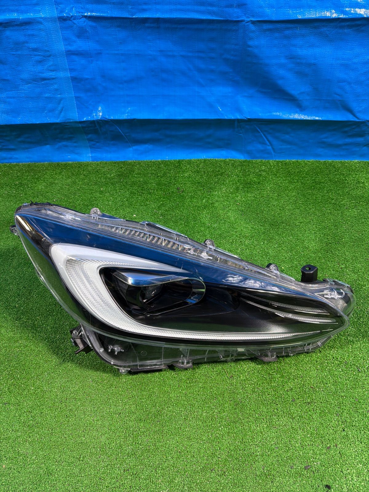 トヨタ アクア MXPK11 純正 右側 ヘッドライト KOITO 52-336 (2245