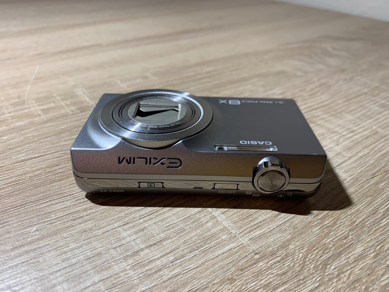 2098 Casio EXILIM EX-Z3000 シルバー ジャンク品 デジカメ【ネ