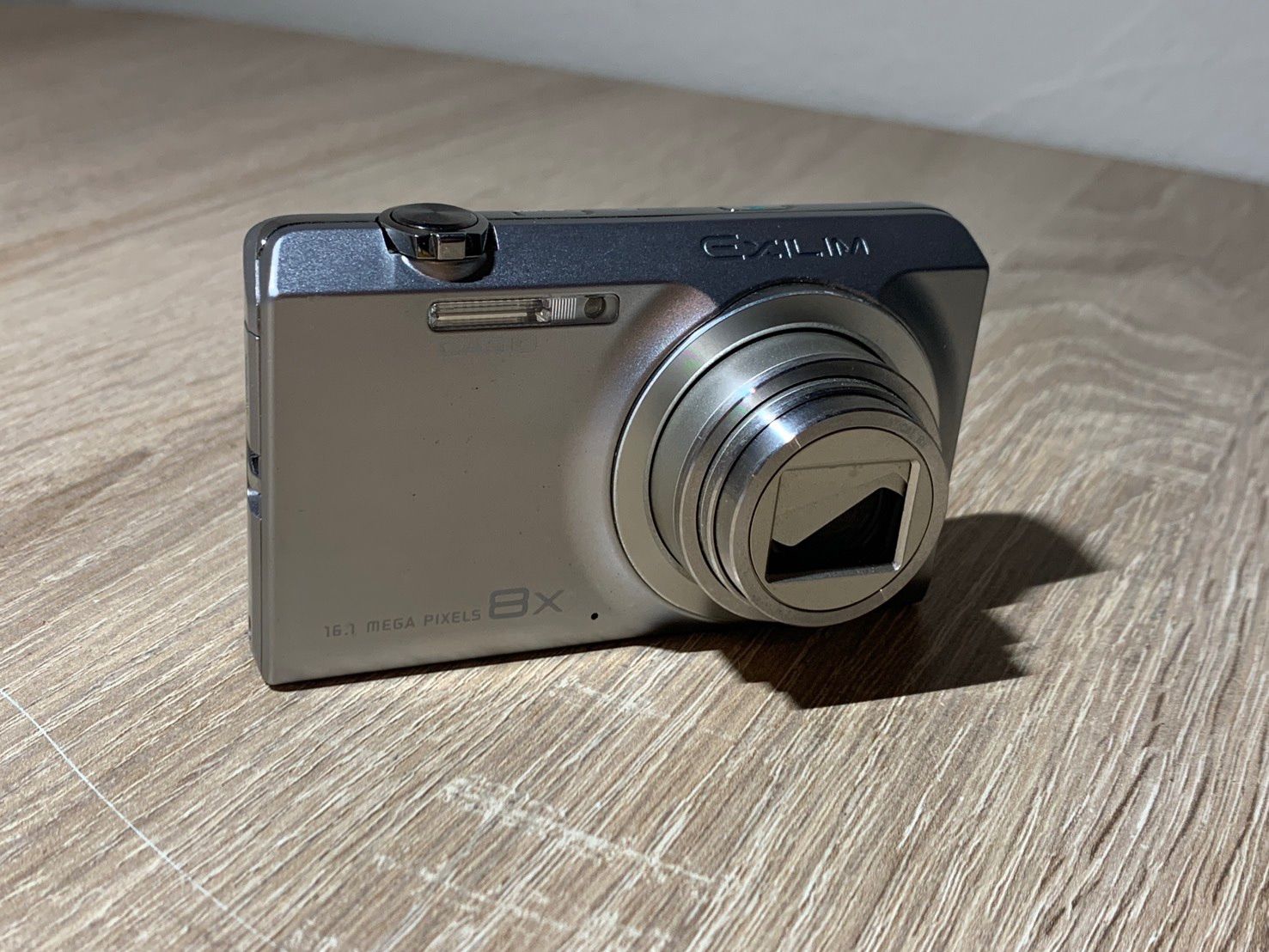 2098 Casio EXILIM EX-Z3000 シルバー ジャンク品 デジカメ【ネ