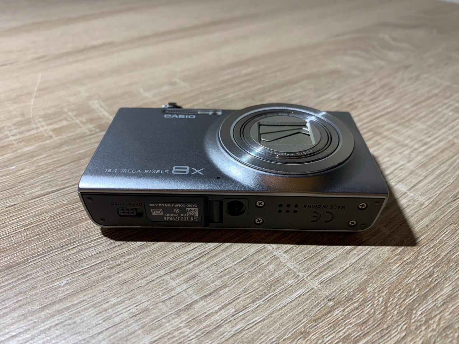 2098 Casio EXILIM EX-Z3000 シルバー ジャンク品 デジカメ【ネ