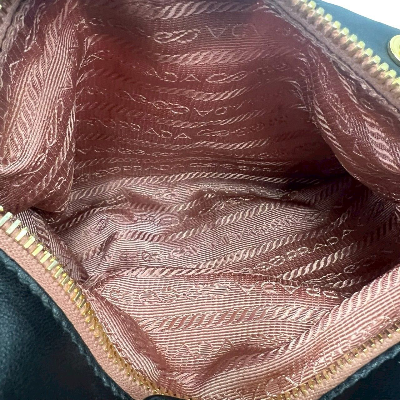 極 美品 PRADA プラダ ロゴ 金具 リボン モチーフ ナイロン レザー 本