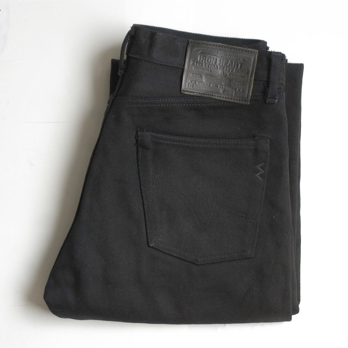 IRON HEART ブラック ストレートデニム黒鎧W34 雰囲気抜群】IRON HEART【21oz 黒鎧 デニム ストレート】W32 ブラック