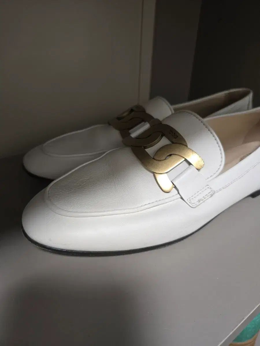 トッズ ペンダント ローファー 白 GOLD 装飾 49,946円