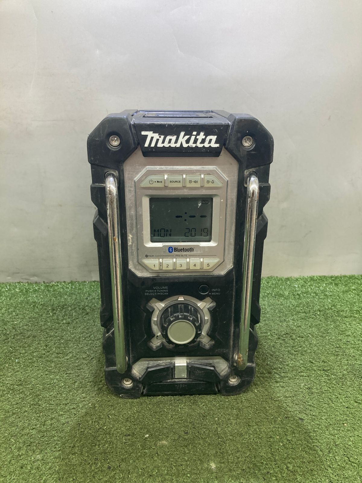 中古品】【0921】☆makita(マキタ) Bluetooth搭載 充電式ラジオ 黒