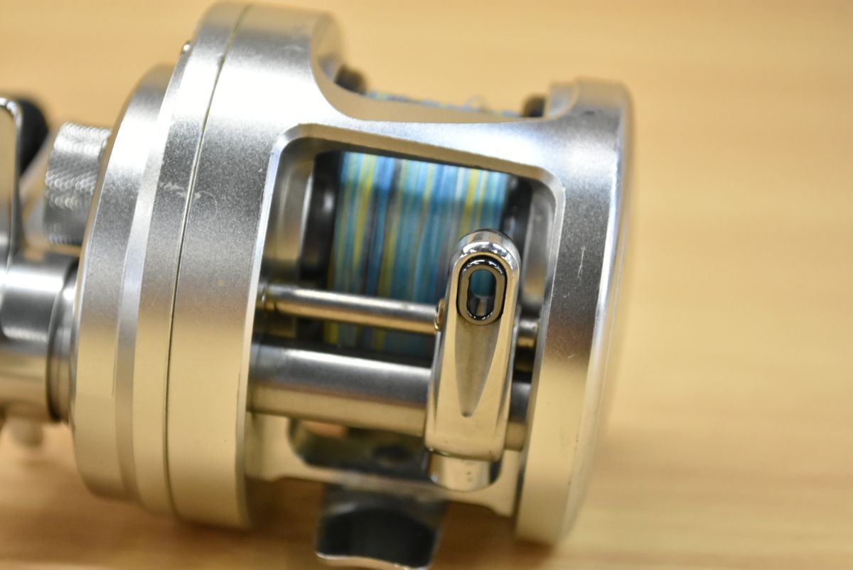 シマノ 11 オシアカルカッタ 200HG 右 SHIMANO OCEA CALCUTTA ベイト