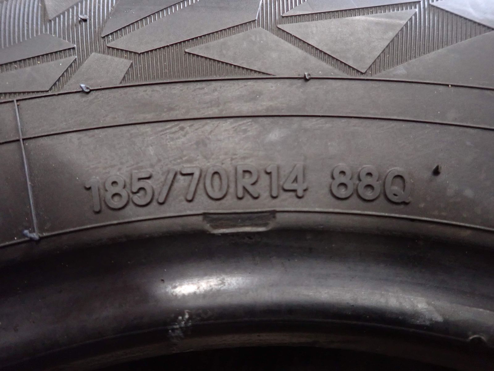 冬4本SET 会社宛 送料無料 185/70R14 88Q トーヨー オブザーブ GIZ2