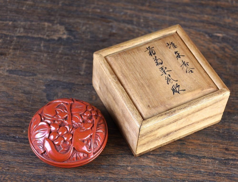 【蔵A6599】美術品 葡萄栗鼠堆朱香合 讃岐系 明治期
