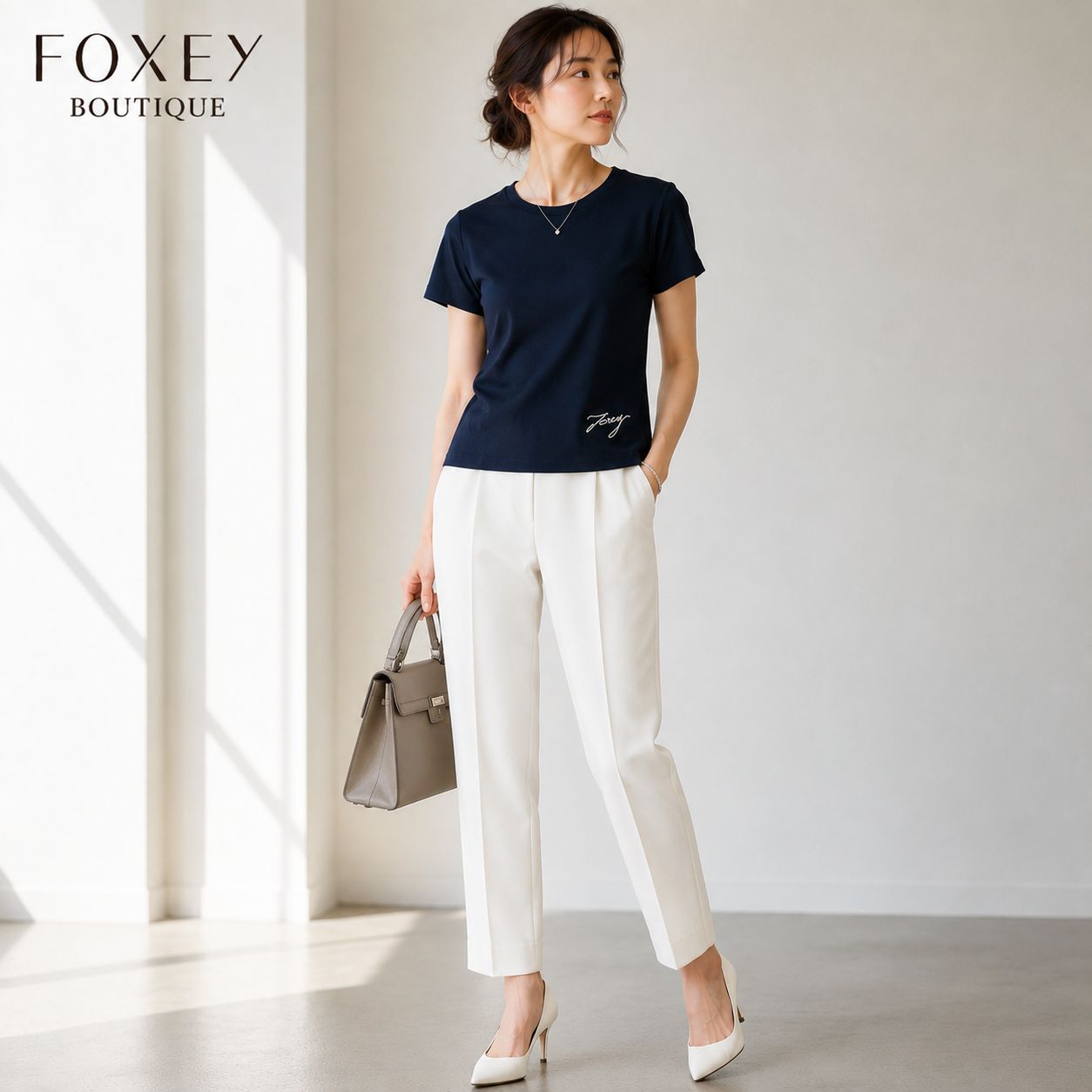 フォクシー　Tシャツ ホワイト42サイズ 美品 / 刺繍デザイン コットンTシャツ 】FOXEY BOUTIQUE 40805