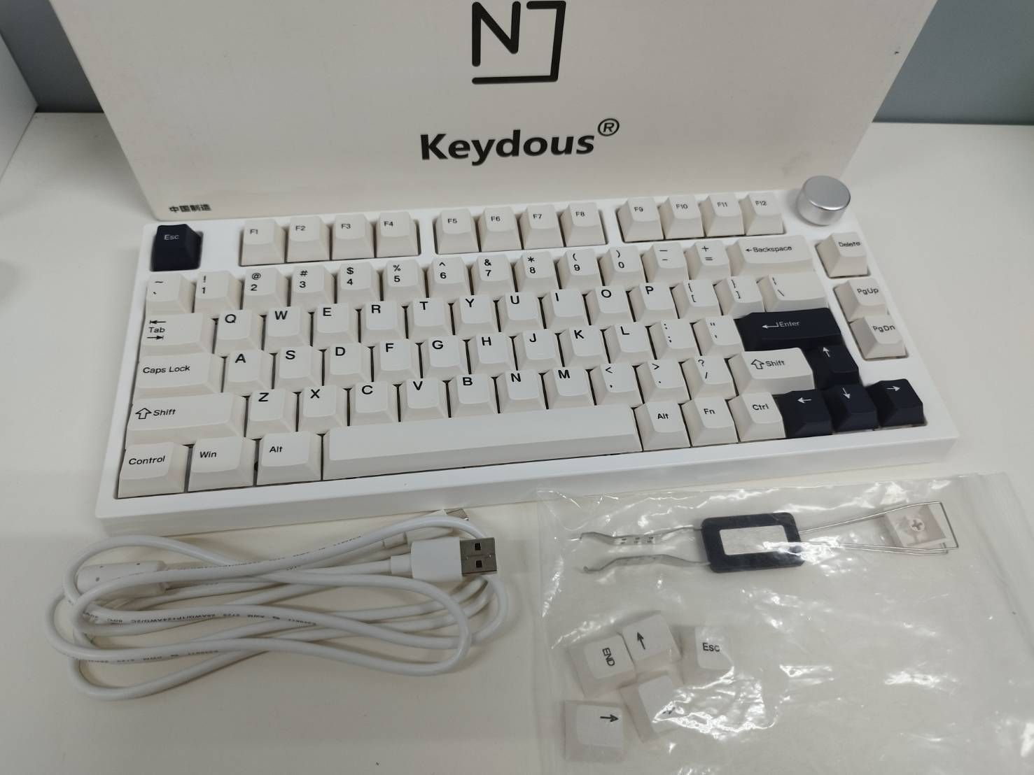 【現状品】Keydous NJ80/NJ80-C/メカニカルキーボード/ゲーミング/ホワイト（美品） 11,060円