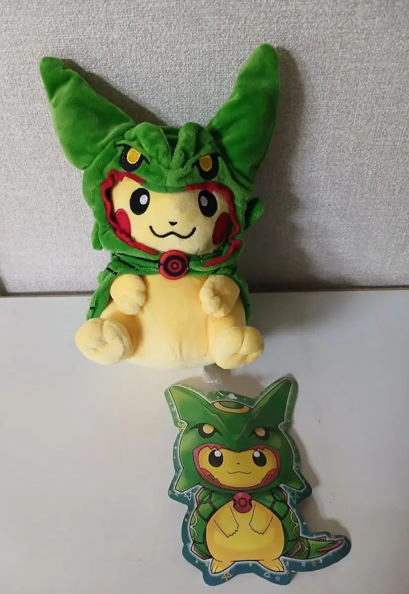 ポケモンカードゲーム ポンチョを着たピカチュウ(色違いレックウザ
